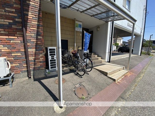 新田塚エンビイハイツの玄関写真