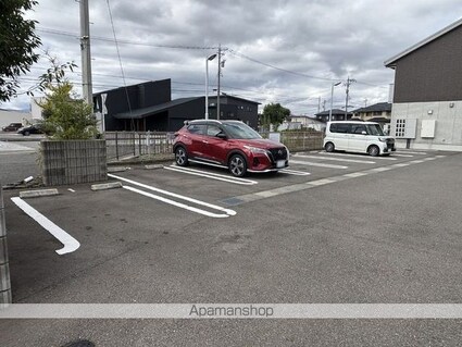 グランドゥール東森田[1LDK/42.12m2]の駐車場