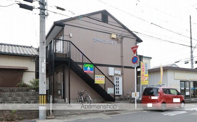 シャインハイツの外観写真