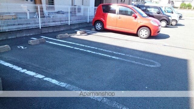 カトル・セゾン[1LDK/46.09m2]の駐車場