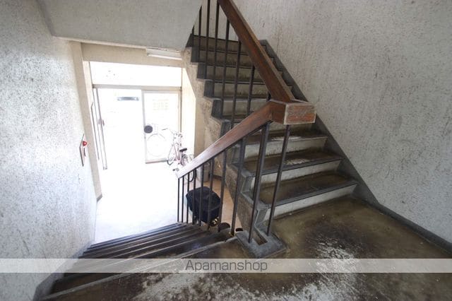 鶴ケ岡マンションの玄関写真