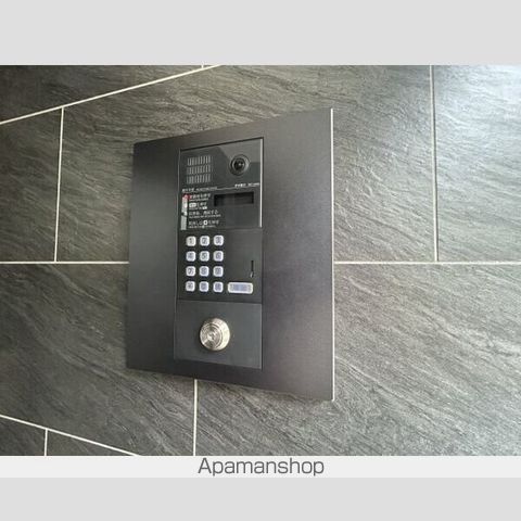 エルファーロ三軒茶屋IIの玄関写真