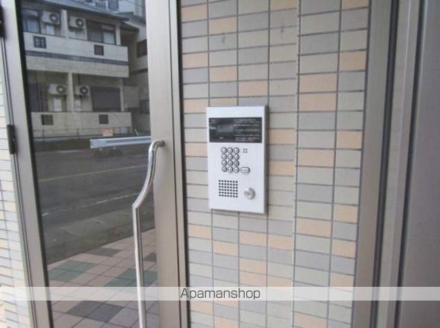 エース参番館の玄関写真