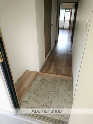 ロイヤルエクセーヌⅡ[2DK/48.7m2]の玄関