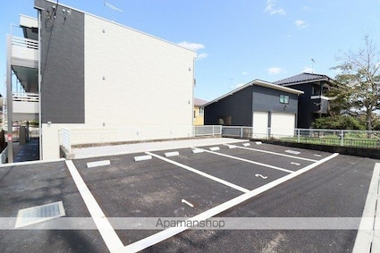 クレイノＴ　ヴィルヌーブ[1K/27.25m2]の駐車場2