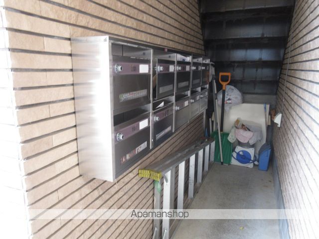 東京地下鉄丸ノ内線 新高円寺駅 徒歩11分 2階建 築21年の玄関写真