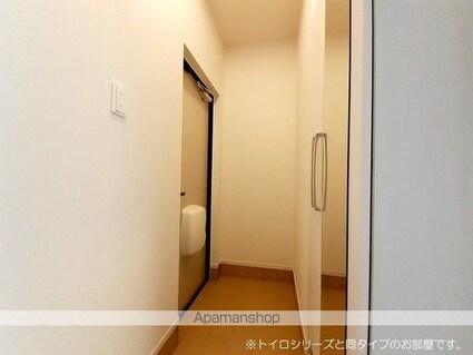 ラ・シモーヌ・メゾン　ＭＨ[1LDK/33.49m2]の玄関