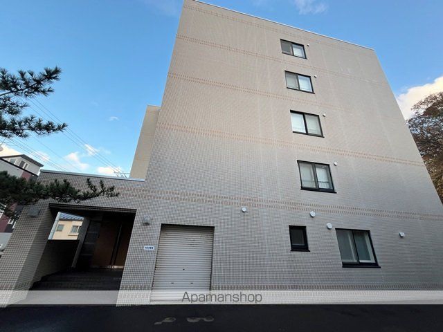 幕西町栗林マンションの外観写真