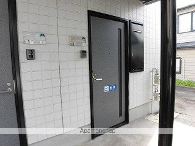 シャトル館坂の玄関写真