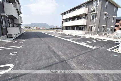 ユニヴェール　Ｅ棟[1LDK/37.68m2]の駐車場