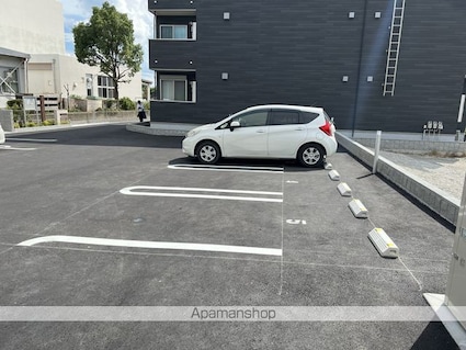 グリーン琥珀甲南Ⅱ[1LDK/50.08m2]の駐車場1