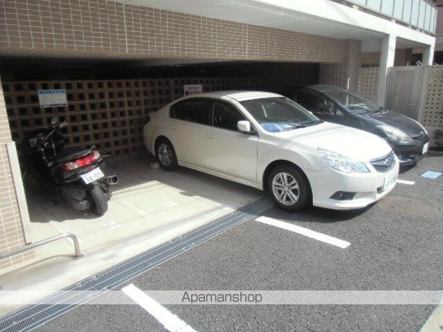 東京都立川市曙町３丁目[1K/30.73m2]の駐車場