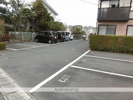 フレグランス・ドミール[2K/35m2]の駐車場2