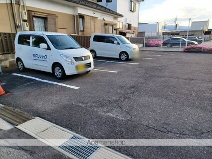 サニーコート・村井[1K/26.71m2]の駐車場