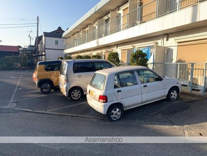 サンアベニュー二葉[1R/17.39m2]の駐車場