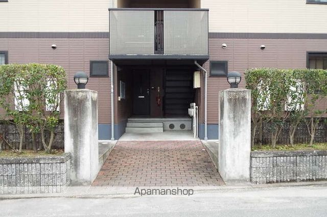 グレイス・クレセント Aの玄関写真