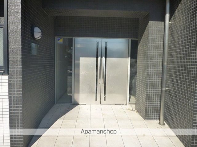 エル ヴィエント アース武蔵関公園の玄関写真
