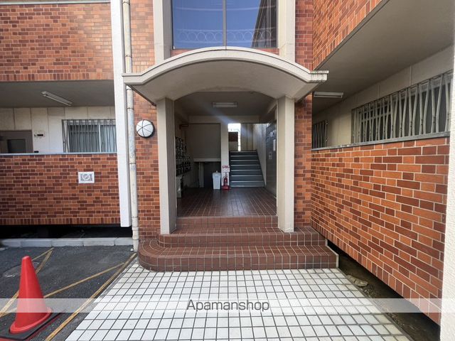 大西マンションの玄関写真