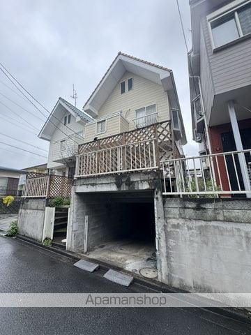 地下車庫ガレージ戸建ての内装写真