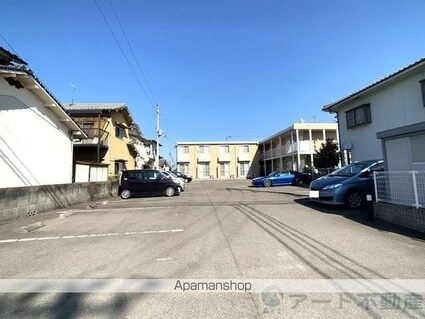 レオパレスＫ＆Ｒ[1K/23.18m2]の駐車場2