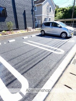 サンパティークⅢ[2LDK/58.57m2]の駐車場