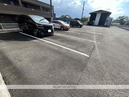 プレベールⅢ[1LDK/36.95m2]の駐車場2