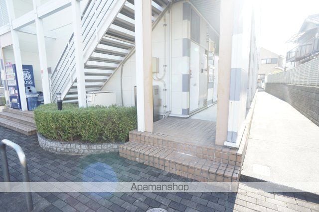 レオパレス裕の玄関写真