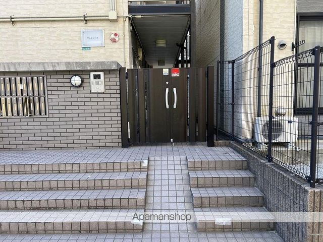レオパレスヴェルレーヌの玄関写真
