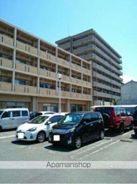 香川県高松市伏石町[1LDK/42.38m2]の駐車場