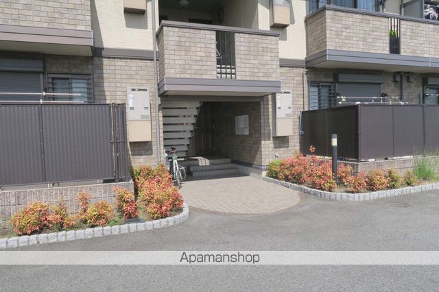 クローバーコートの玄関写真
