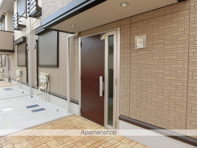バードネイチャー E棟の玄関写真
