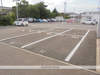 ヴィラ　島立[1LDK/39.32m2]の駐車場