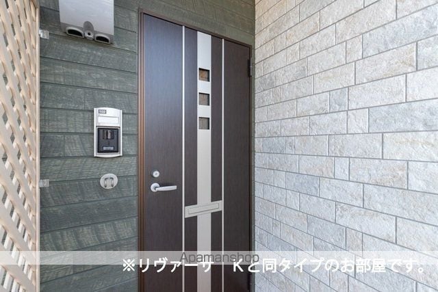 フィオーレ Aの玄関写真