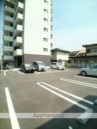 フォレスト引野[1K/30.2m2]の駐車場