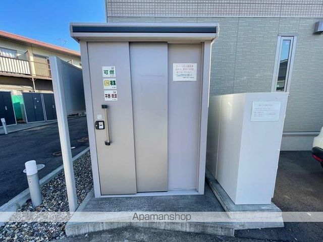 長野市 2階建 築10年の内装写真