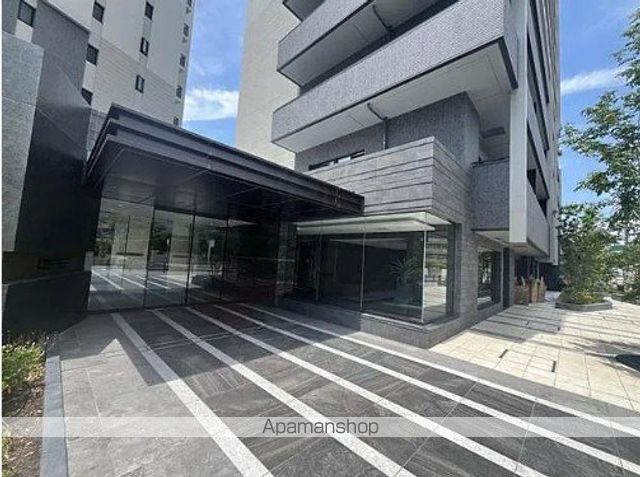 ザ・グランドグレイス大阪西九条の玄関写真