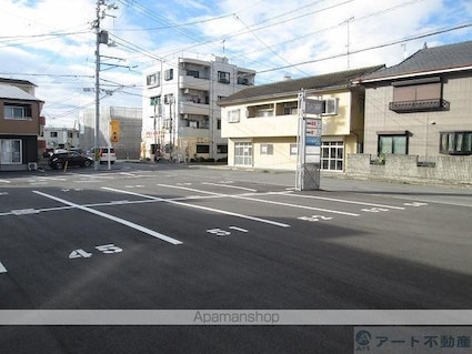 シティ森[2LDK/49.68m2]の駐車場2