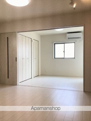 和歌山県和歌山市田中町３丁目[1LDK/37.03m2]のリビング・居間