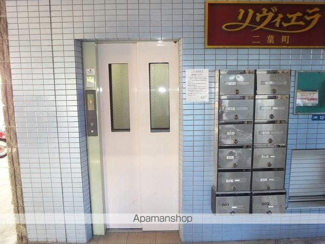 リヴィエラ二葉町の玄関写真