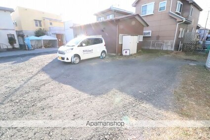 ファミール　パレス[1LDK/39.7m2]の駐車場1