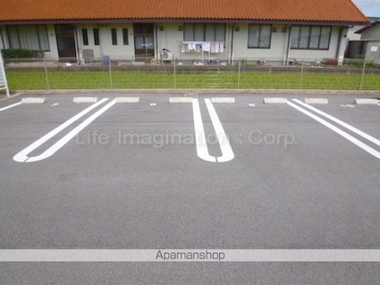 ビューティー・オアシス　Ⅰ[2LDK/57.86m2]の駐車場1