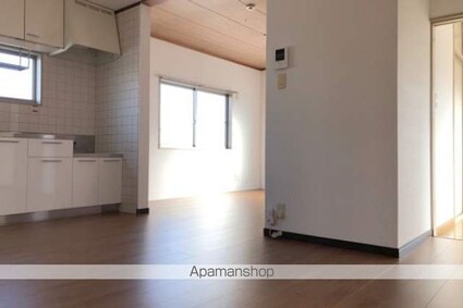 ファミーユ新涯Ｅ棟[2LDK/55.62m2]のリビング・居間