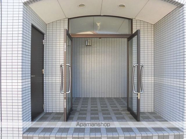 八百真マンション自由ケ丘の外観写真