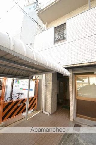 沖ビルの玄関写真
