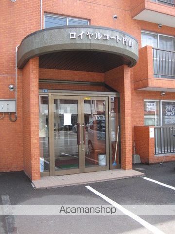 ロイヤルコート円山の玄関写真