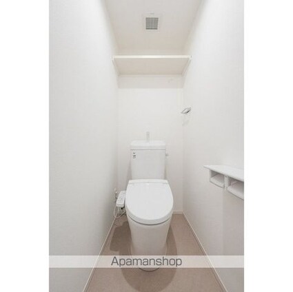 コンフォリア竹ノ塚イースト[1SLDK/61.69m2]のトイレ