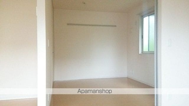 ロイヤルクレッセント西登戸参番館の内装写真