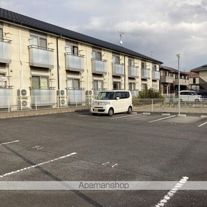 デジール的場[1K/26.49m2]の駐車場2