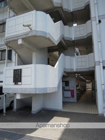 共立マンション小松里の玄関写真