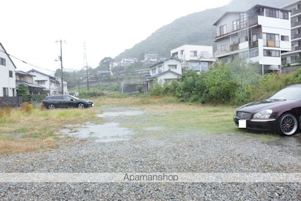 ヴィラナリー三原５号棟[2K/35m2]の駐車場2